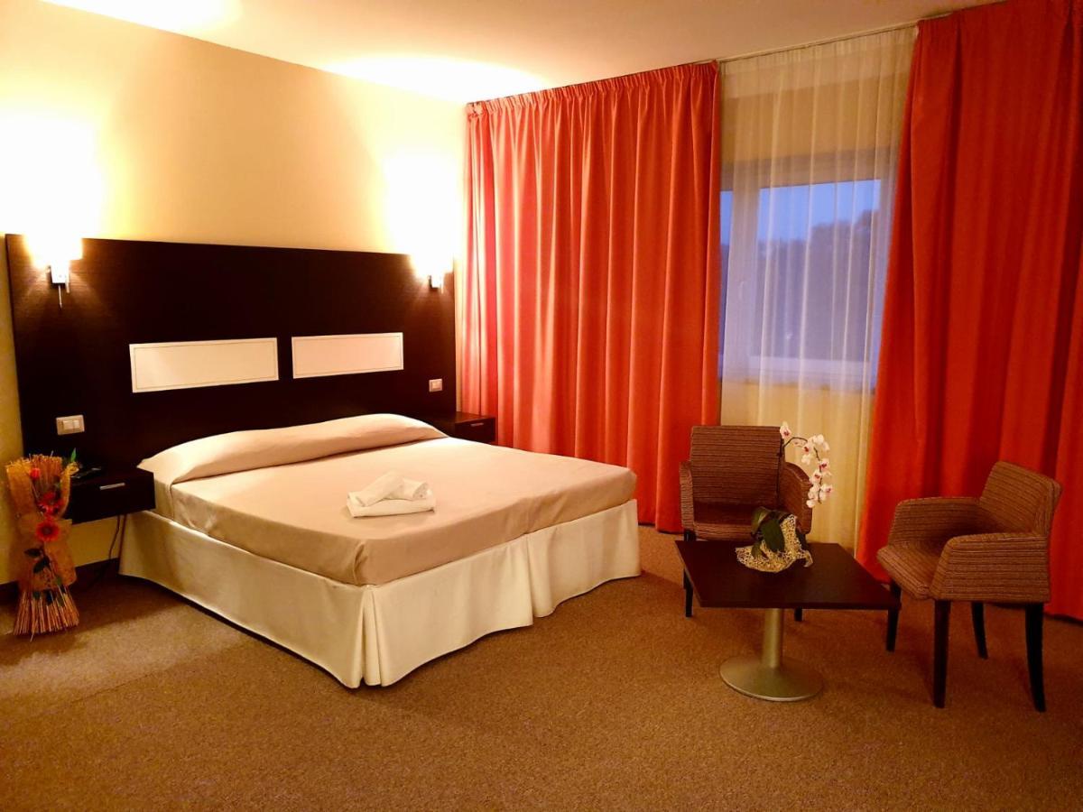 Santa Loja Hotel Residence Tito ภายนอก รูปภาพ