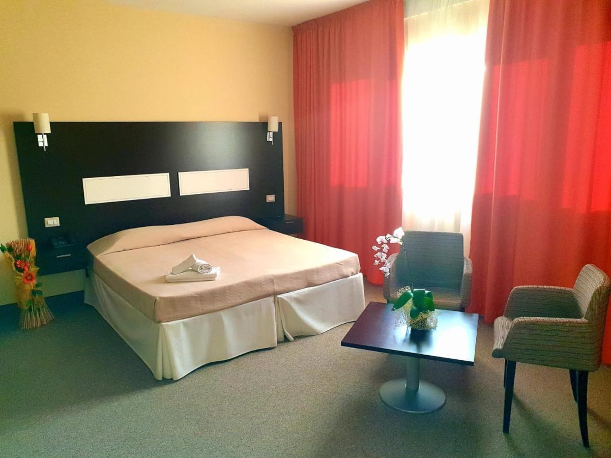 Santa Loja Hotel Residence Tito ภายนอก รูปภาพ